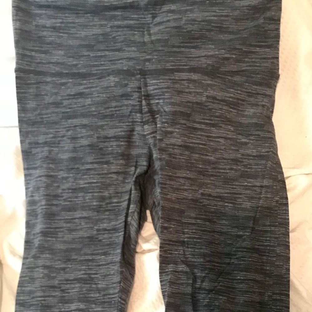 *NEVER WORN* Cropped Grey Aerie Yoga Leggings